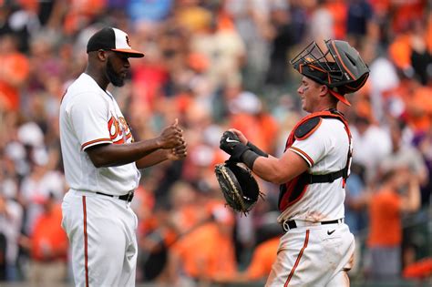 Orioles hold on to beat Astros, 5-4, extending MLB’s longest active streak without being swept: ‘We do fight’